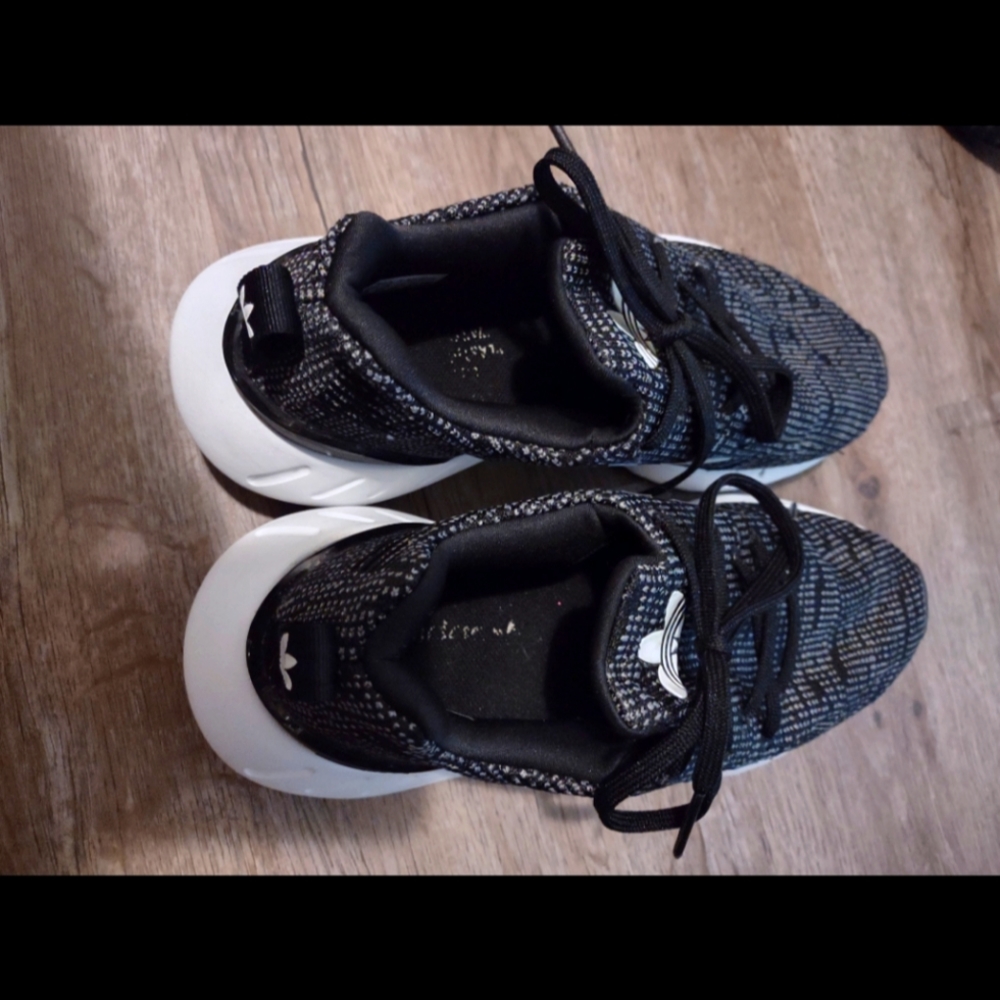 Adidas swift 22 Runners for boy